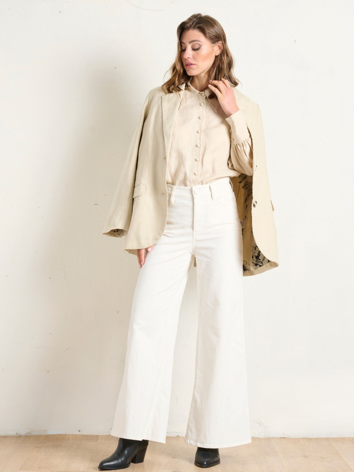 POINTED COLLAR BLOUSE STONE