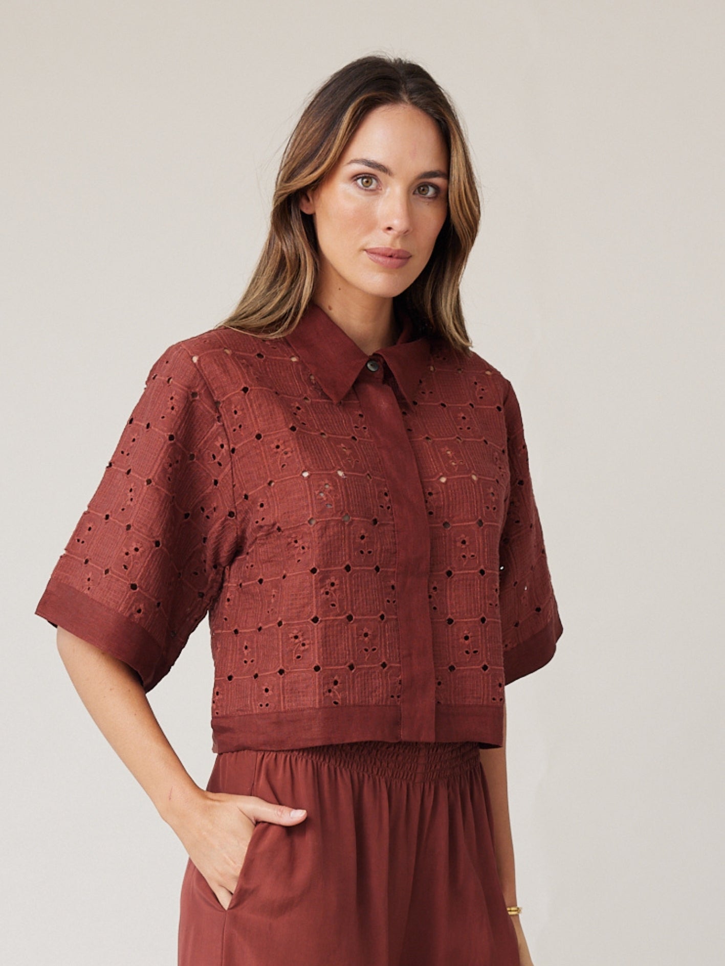 LACE CROP TOP MOCHA