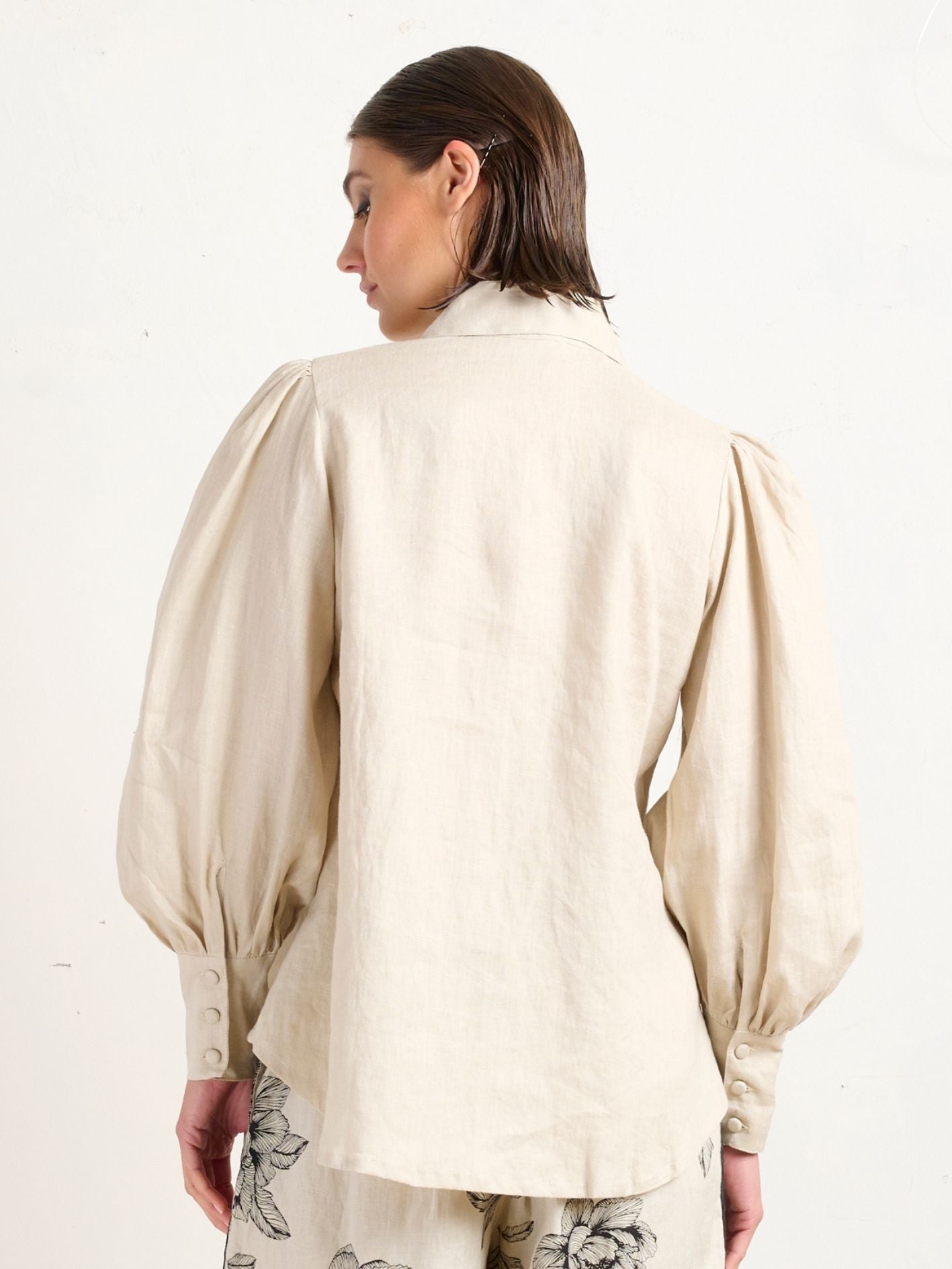 POINTED COLLAR BLOUSE STONE