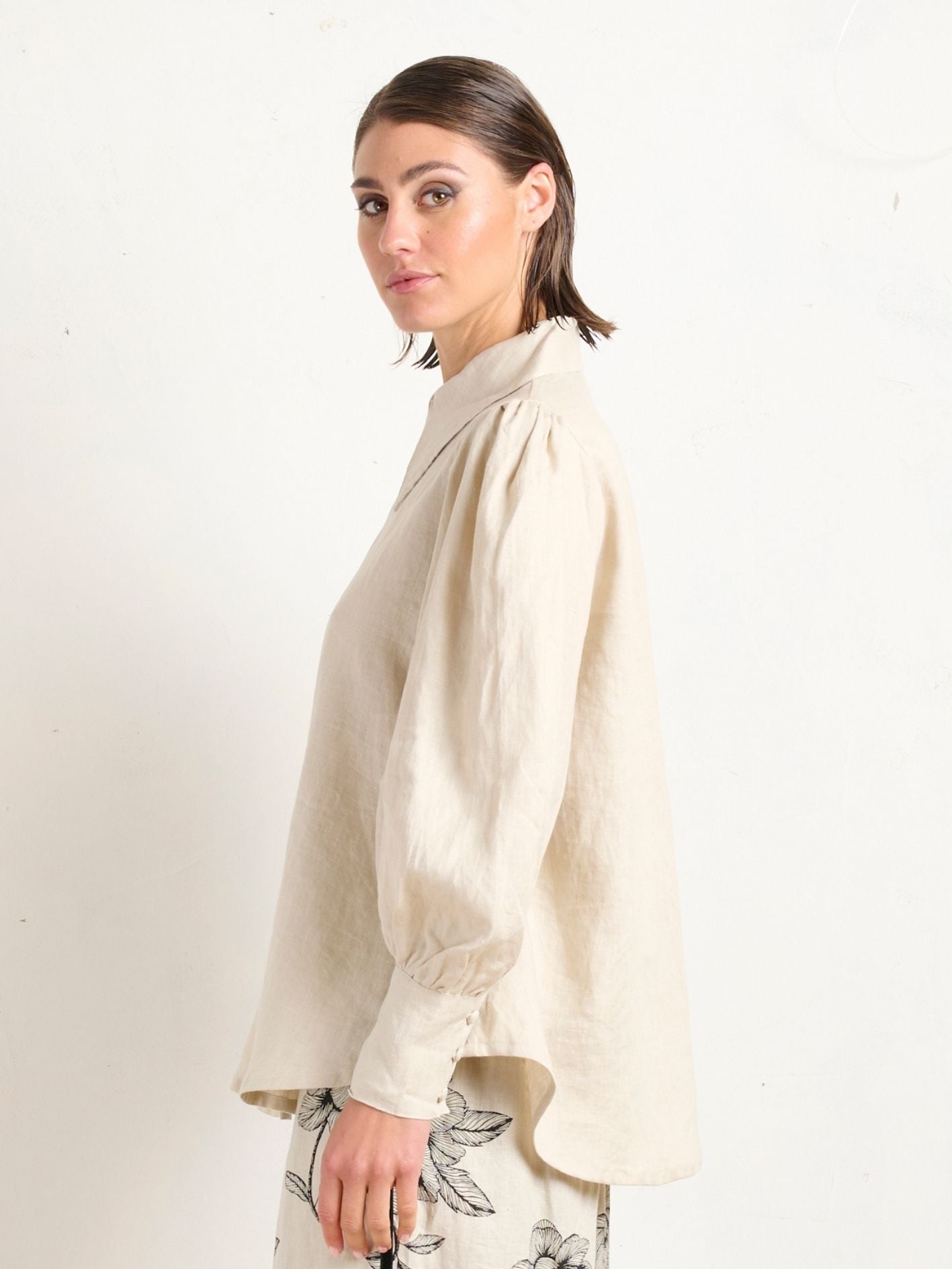 POINTED COLLAR BLOUSE STONE