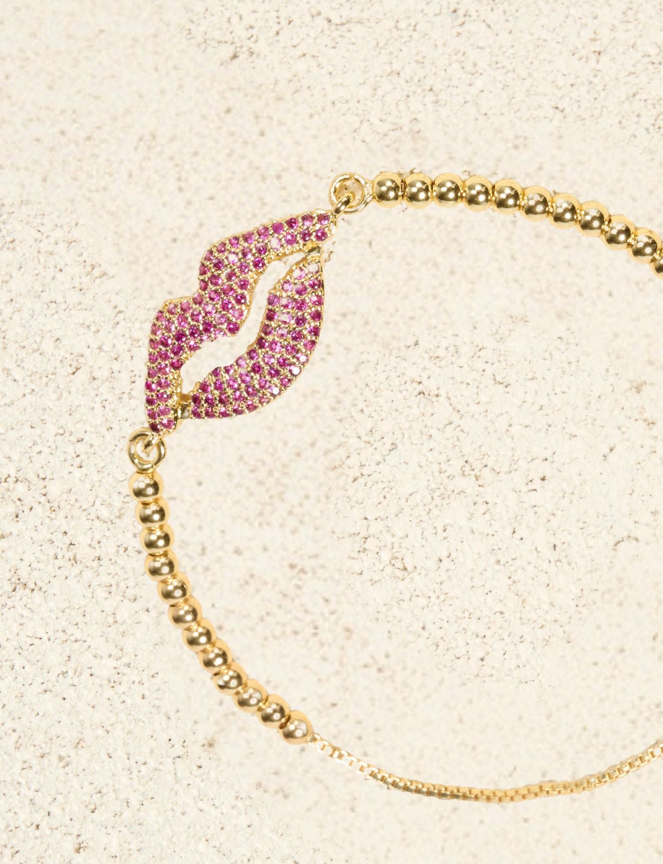 KISS ME GOLD BRACELET