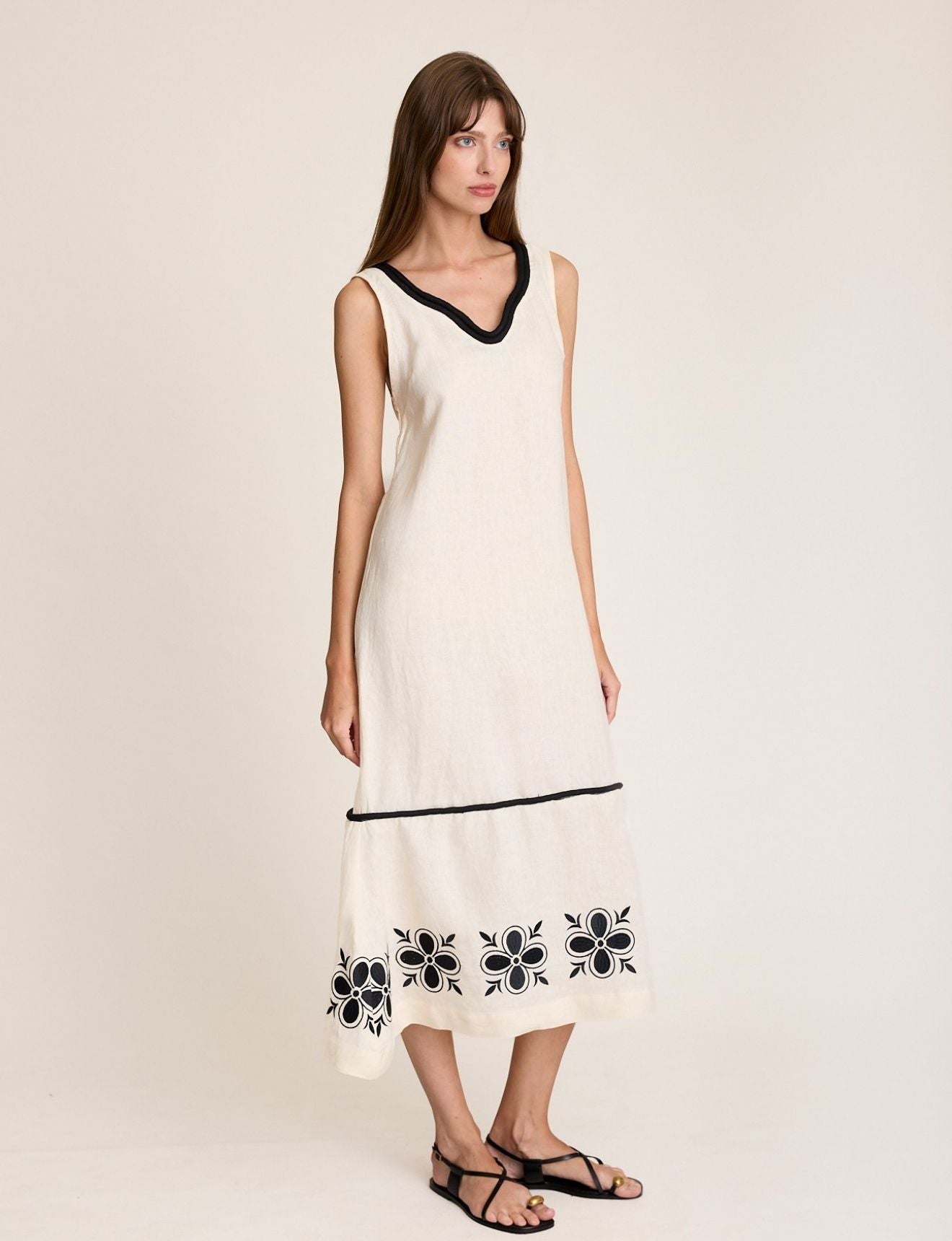 EMBROIDERED HEM DRESS CREME
