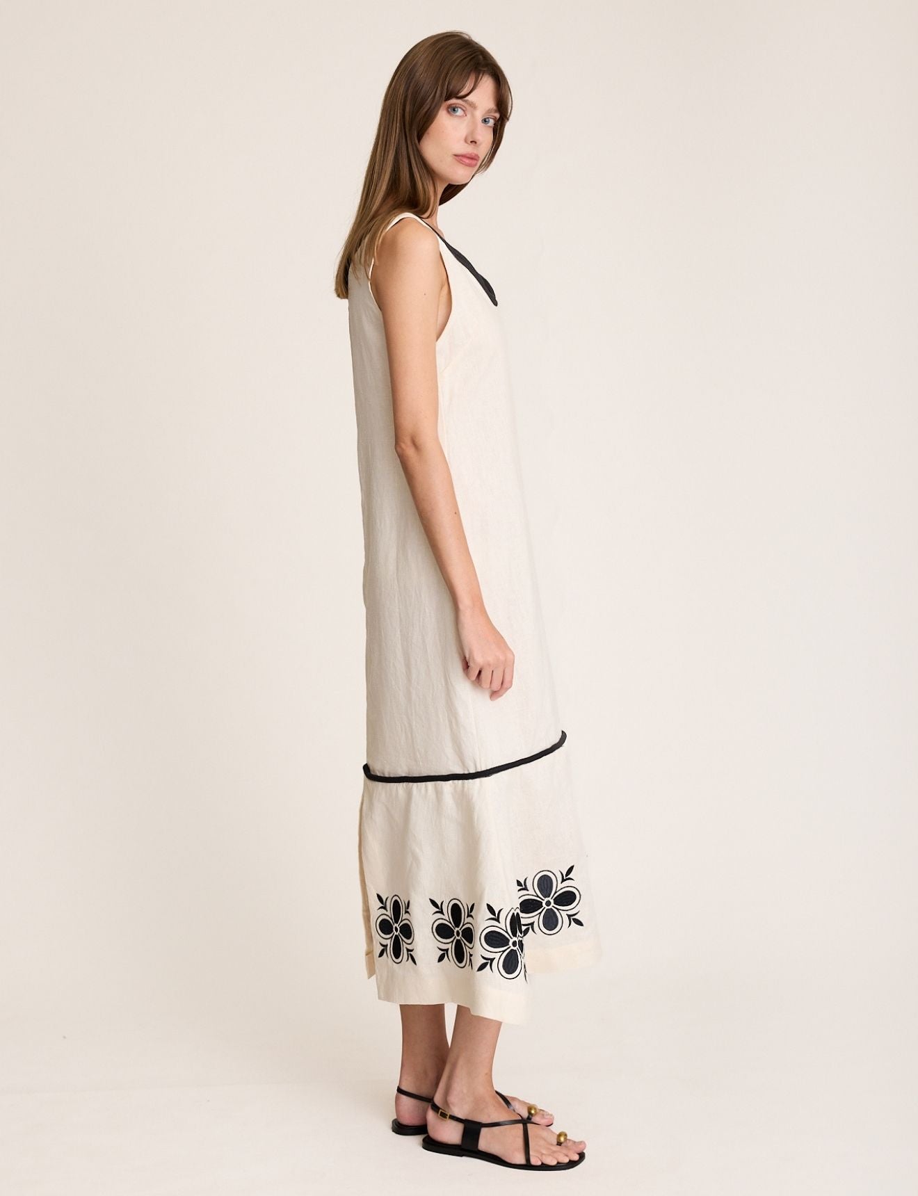EMBROIDERED HEM DRESS CREME