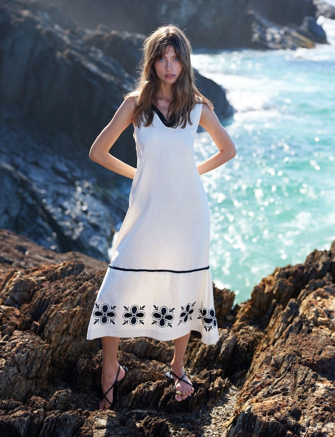 EMBROIDERED HEM DRESS CREME