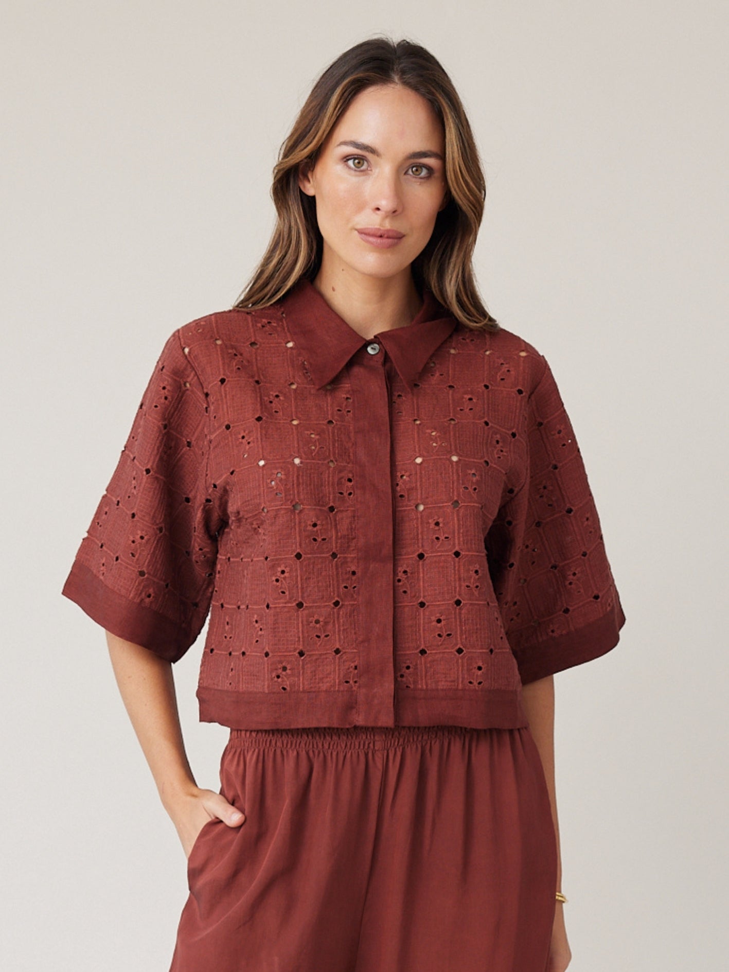 LACE CROP TOP MOCHA