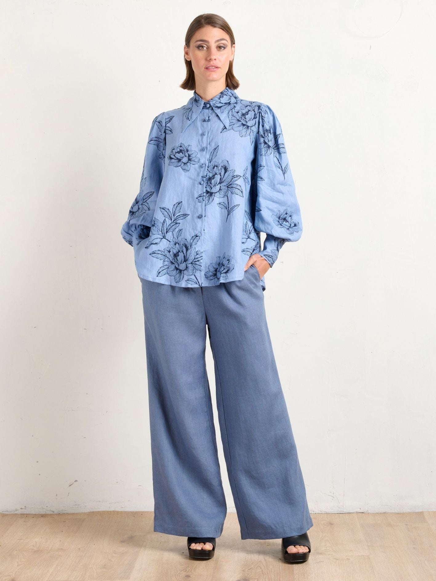 POINTED COLLAR BLOUSE PEONIES BLUE
